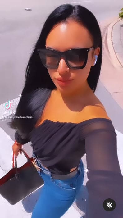 "¿Por qué tantas cirugías a tan corta edad?", le cuestionó una persona en una sesión de preguntas y respuestas en Instagram. 
<br>