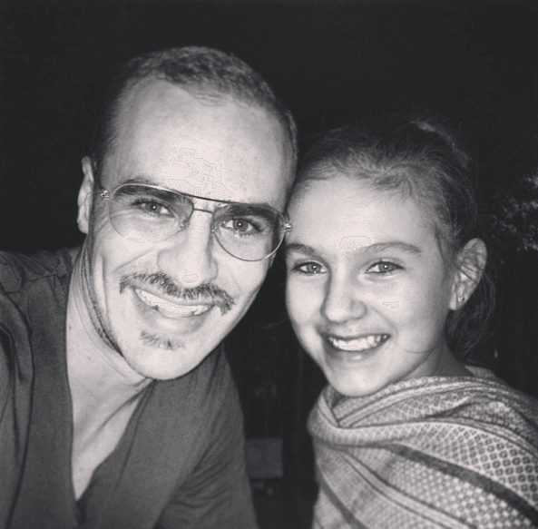 Es evidente el parecido que Romina tiene con su talentoso padre.