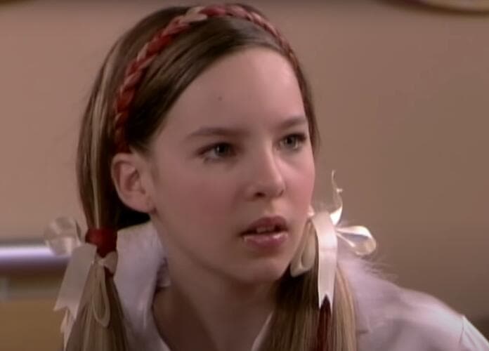 <b>Dos colitas con diadema en trenza</b>
<br>Desde su infancia, 
<b>Belinda </b>ha impuesto moda con cada uno de sus peinados. Por ejemplo, sus dos roles en 'Cómplices al rescate' fueron recreados por todas sus fans. Como Silvana, quien hizo que los mechones rojos y las diademas de trenzas comenzaran a verse en todas partes.