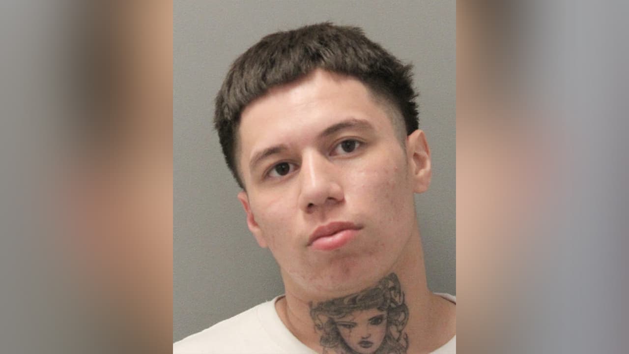 Esteban David Rojas, es buscado por robo y provocar heridas en una persona.