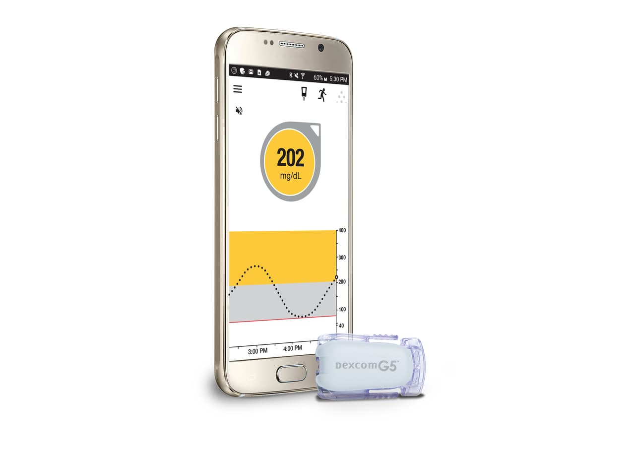 Los
<b> <a href="http://www.univision.com/noticias/diabetes/milena-y-sus-diabeticos-la-historia-de-una-epidemia-en-el-sur-de-texas">diabéticos</a></b> ya no necesitan de una punción para medir sus niveles de glucosa y decidir su dosis de insulina, gracias a 
<a href="https://www.dexcom.com/g5-mobile-cgm">Dexcom G5</a>. El sistema consta de un pequeño sensor, un transmisor que envía datos a un dispositivo inteligente y una app (IOS, Android). Cuenta con la aprobación de la FDA.