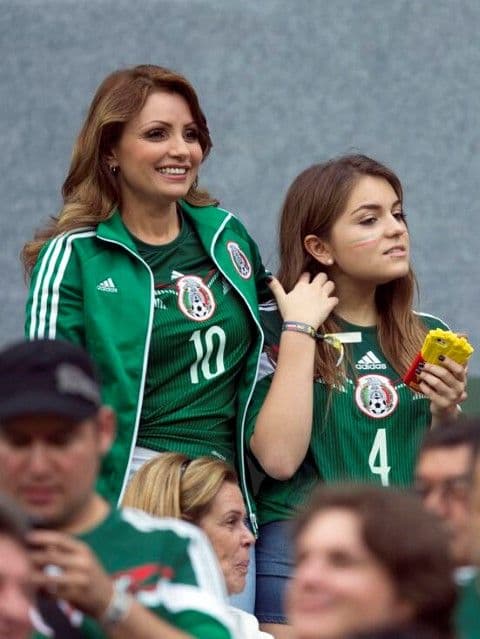 La ex-primera dama de México,
<b>Angélica Rivera</b>, y su hija,
<b>Sofía Castro</b>, siempre apoyan a su Selección.