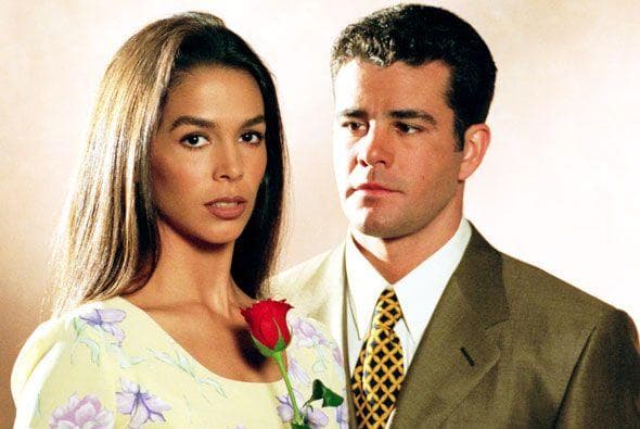 En 1998 estelarizó la telenovela 
<b>'Camila'</b> junto a su esposa 
<b><a href="http://www.univision.com/temas/bibi-gaytan">Bibi Gaytán</a></b>.