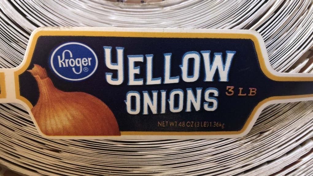 <b>Marca Kroger</b>
<br>Los consumidores deben revisar su refrigerador y cocina para ver si tienen cebollas de las que están siendo retiradas del mercado o alimentos hechos con ellas, como ensaladas, wraps, tacos, sándwiches, etc.