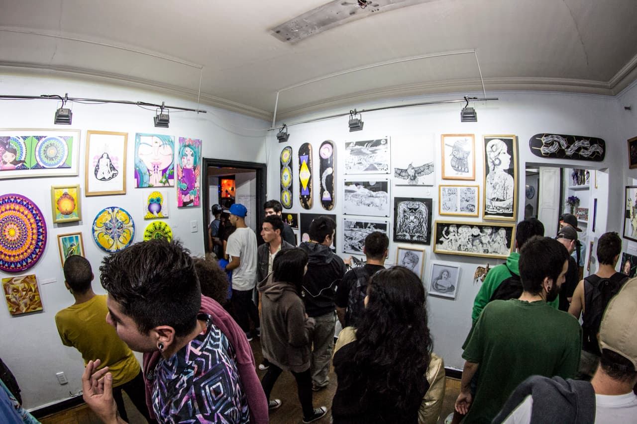 La exposición atrajo a cientos de personas.