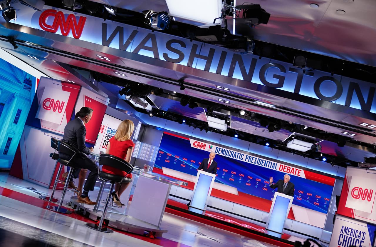 Sobre la crisis climática, Joe Biden dijo que, de convertirse en presidente, Estados Unidos volvería a integrarse al acuerdo de París, del que EEUU se retiró por decisión del presidente Trump en 2017.