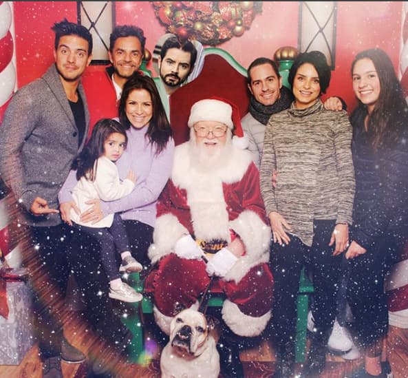 Los secretos de esta famosa familia mexicana siguen saliendo a la luz gracias al reality show 'De viaje con los Derbez', ahora le tocó el turno a 
<b><a href="https://www.univision.com/famosos/eugenio-derbez-revela-por-que-llama-la-fiera-a-su-ex-victoria-ruffo-fotos">Eugenio, José Eduardo y Victoria Ruffo</a></b>.