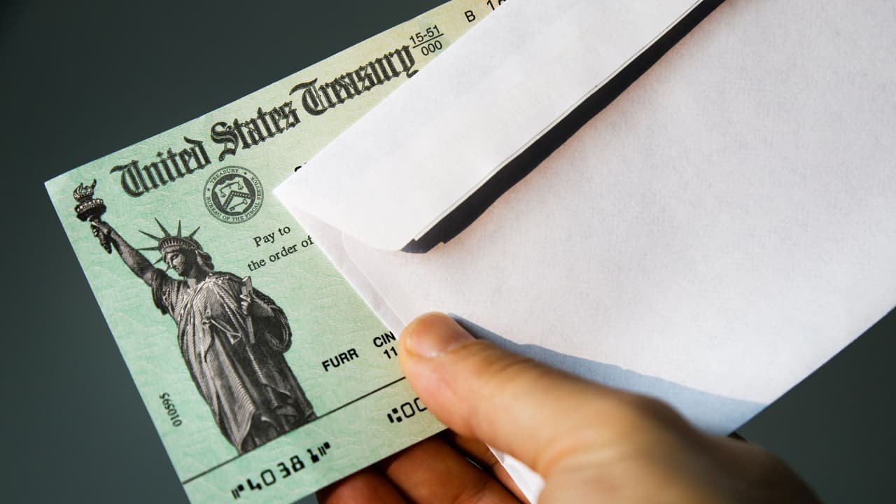 <a href="https://www.univision.com/local/atlanta-wuvg/como-pedir-en-el-reembolso-de-sus-impuestos-los-pagos-del-estimulo-economico-si-no-los-recibio">Puede reclamar en la declaración de impuestos los cheques del estímulo económico si no los recibió. </a>