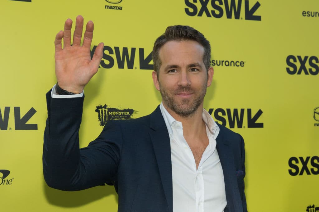 Los actores Ryan Reynolds y Rob McElhenney acaban de adentrarse en la industria del futbol.