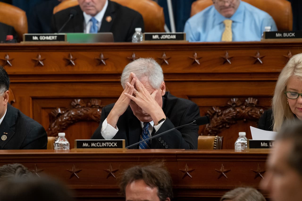 Congresista republicano en busca de su reelección se opone al paquete de ayuda por el coronavirus