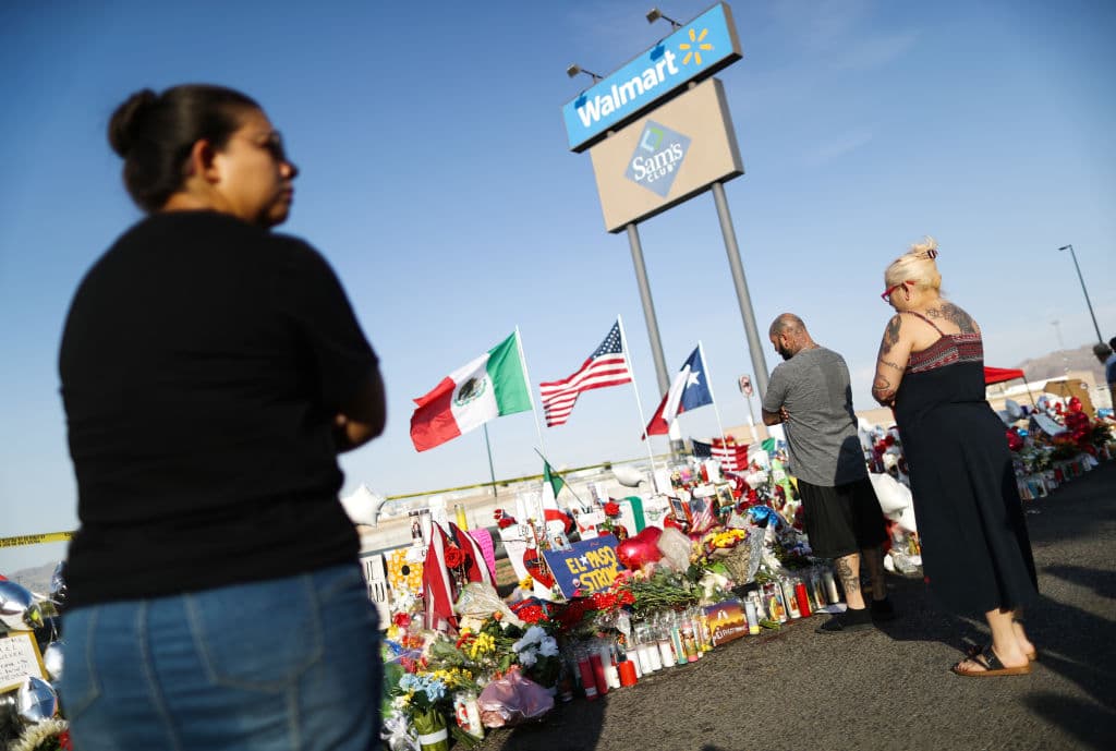 Walmart limita venta de municiones y pide no llevar armas a la vista en sus tiendas, semanas despúes de la masacre de El Paso