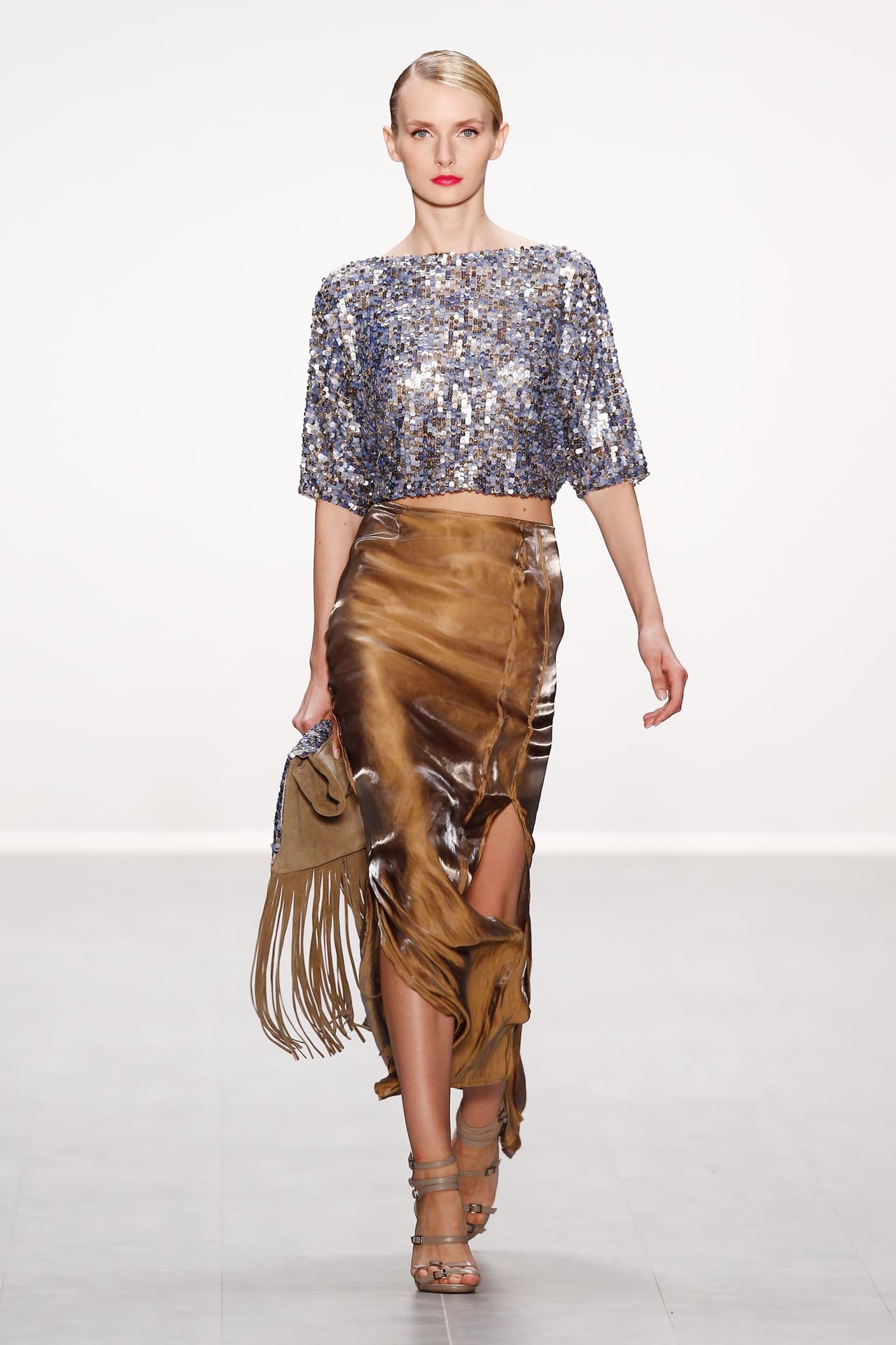 Puedes encontrar muchos estilos y cortes, elige la que más te favorezca.