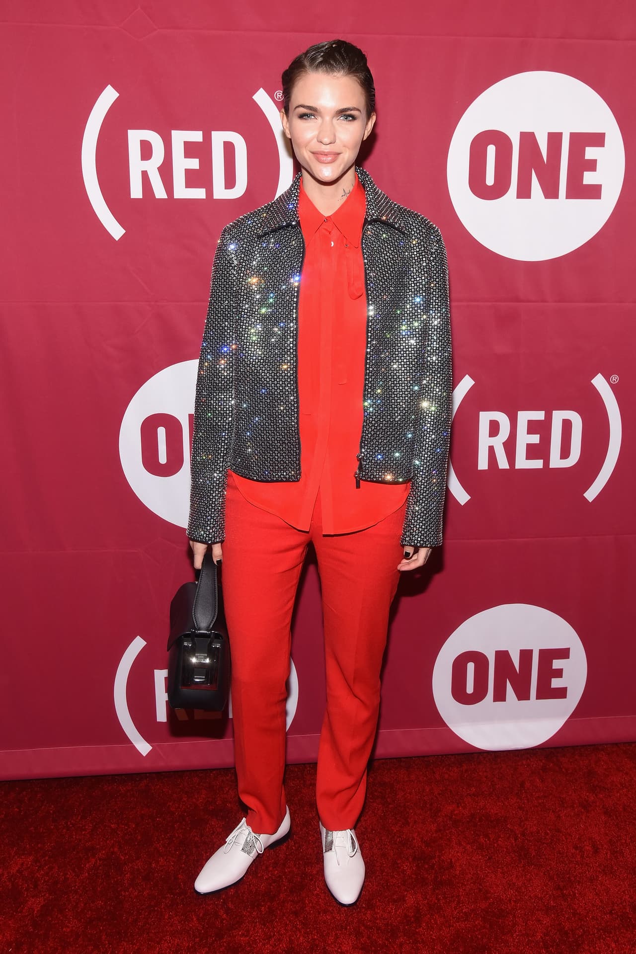 Este te aportará un toque glam, incluso si el resto de las prendas del outfit son informales.