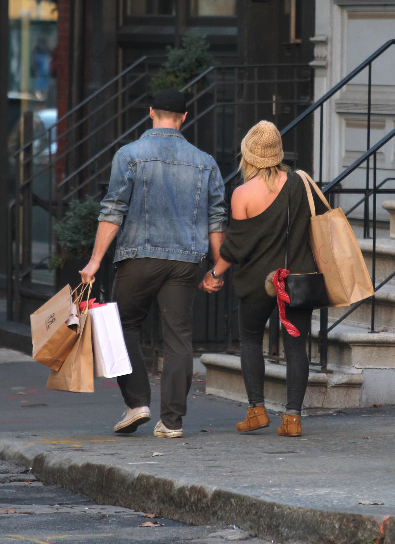 Sin embargo estas fotos son muy claras, son novios.