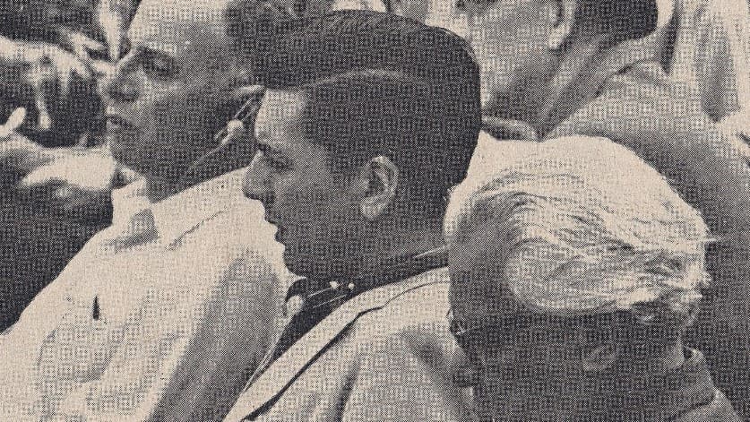 Mario Vargas Llosa junto a Nicolás Guillén, poeta, ensayista y periodista cubano, en el seminario de escritores de Lahti, Finlandia, en 1968.