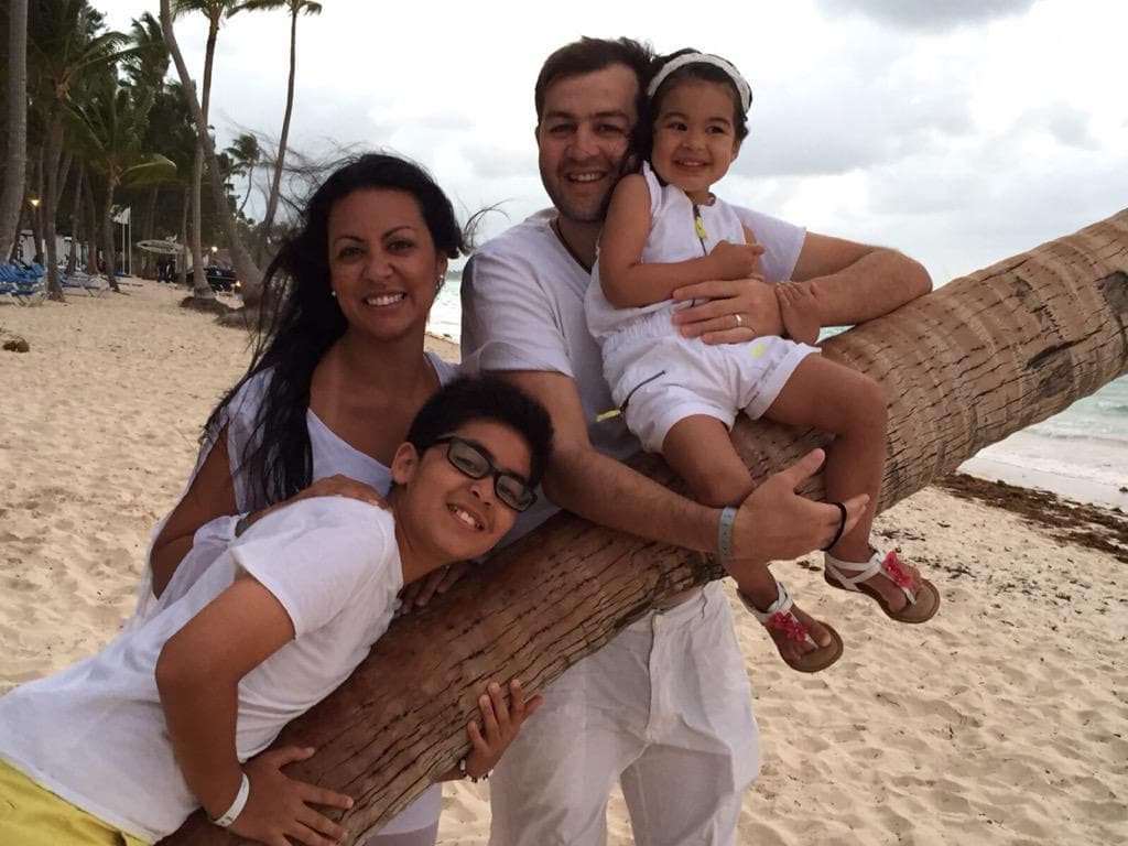 La familia De los Ríos ganó con Hotel Transylvania 2. Ellos son de Virgina y están muy emocionados por todo lo que Univision y Sony Pictures ha preparado para ellos, ¡incluyendo conocer a Selena Gomez!