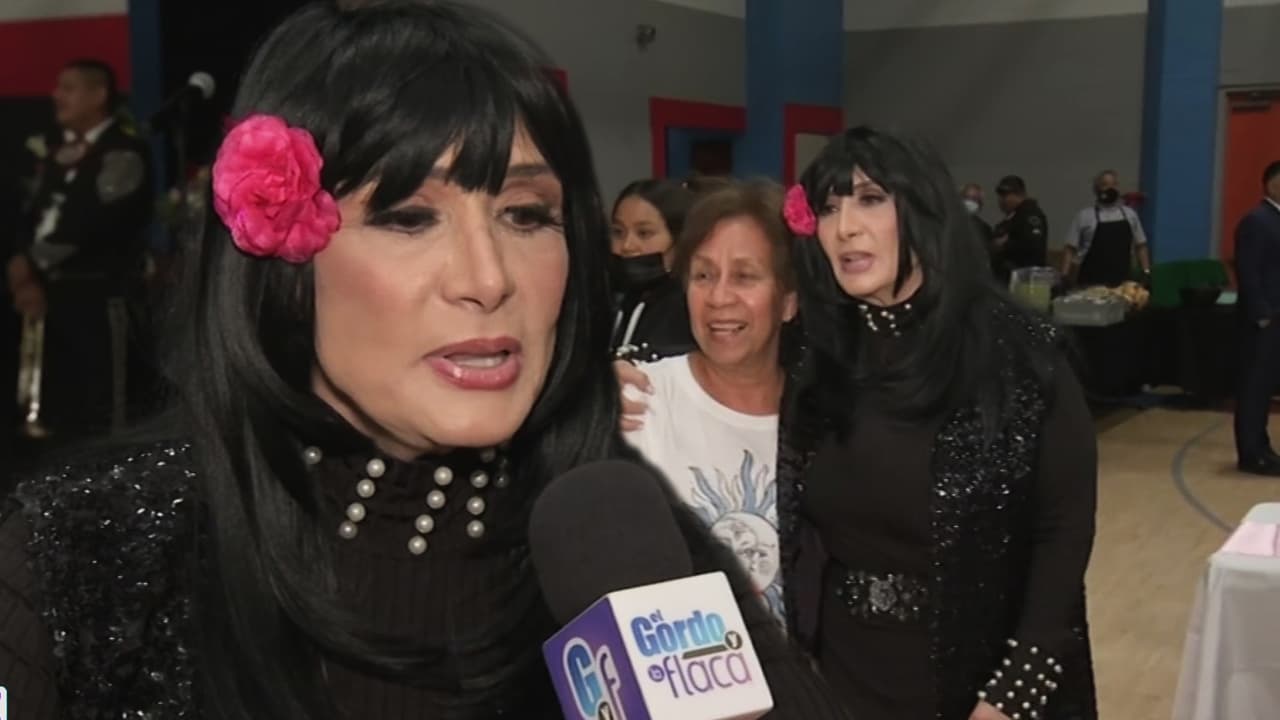Beatriz Adriana sorprendió a decenas de mujeres de Los Ángeles para festejar el Día de la Madre