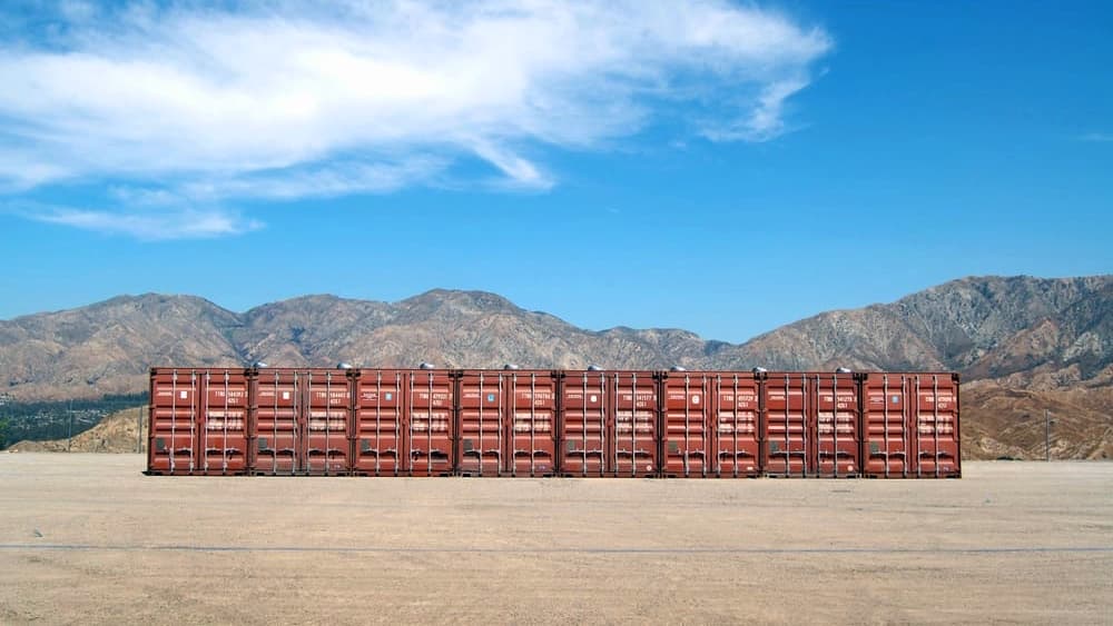 Roban más de 100 armas de fuego de una bodega de renta en Los Ángeles