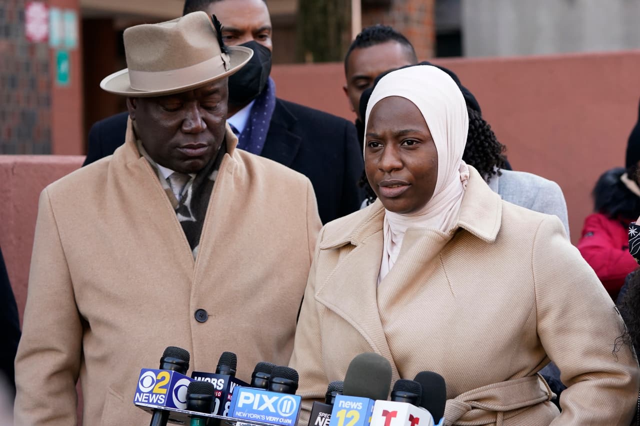 Se suman las demandas para propietarios de edificio del mortal incendio en El Bronx