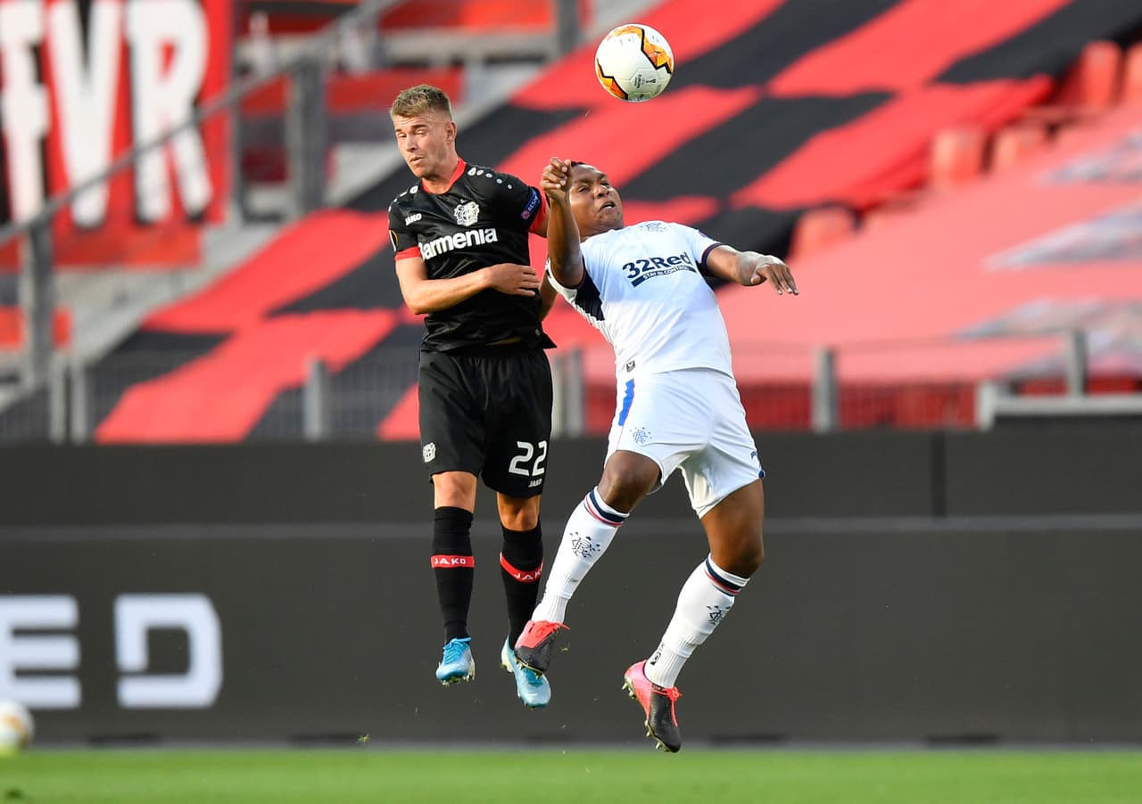 Rangers no conseguía inquietar el arco rival. El gol no aparecía rebasados los primeros 30’ de juego.