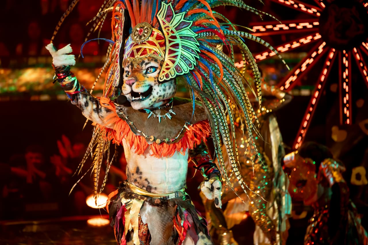 La noche contó con tres duelos; el primero a cargo de Jaguar y Dientes, pero fue el aguerrido felino el que abrió la competencia y lo hizo desatando piropos de parte de la investigadora Martha Higareda.