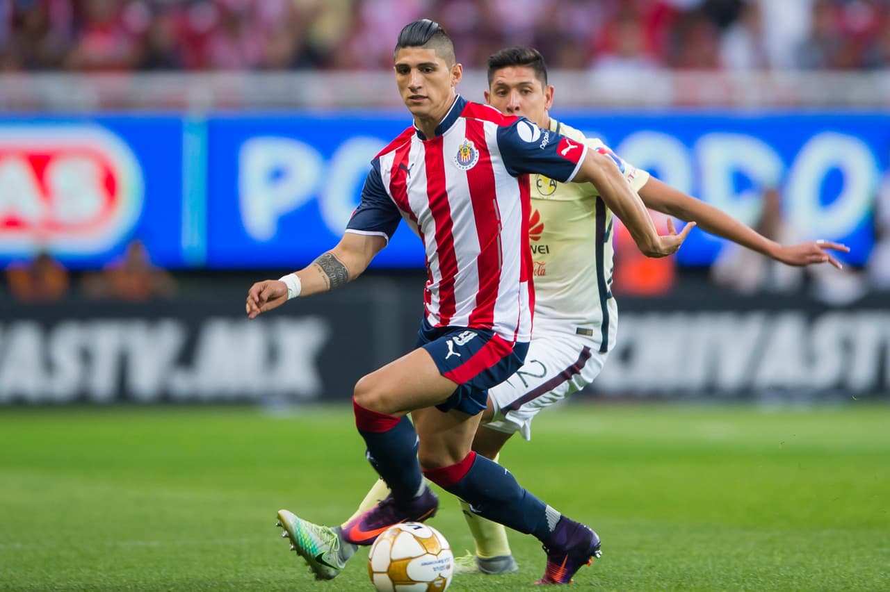 Alan Pulido también estará puesto como uno de los candidatos a pelear el título de liga, ya que será el delantero titular de Chivas para el Clausura y tendrá la tarea de conseguir los goles del equipo.
<br>