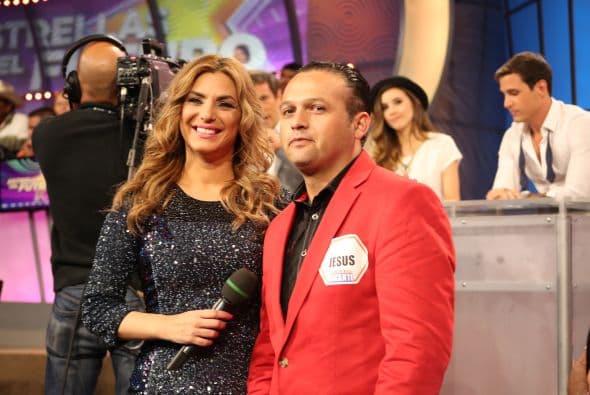 Miren nada más al orgulloso papá...