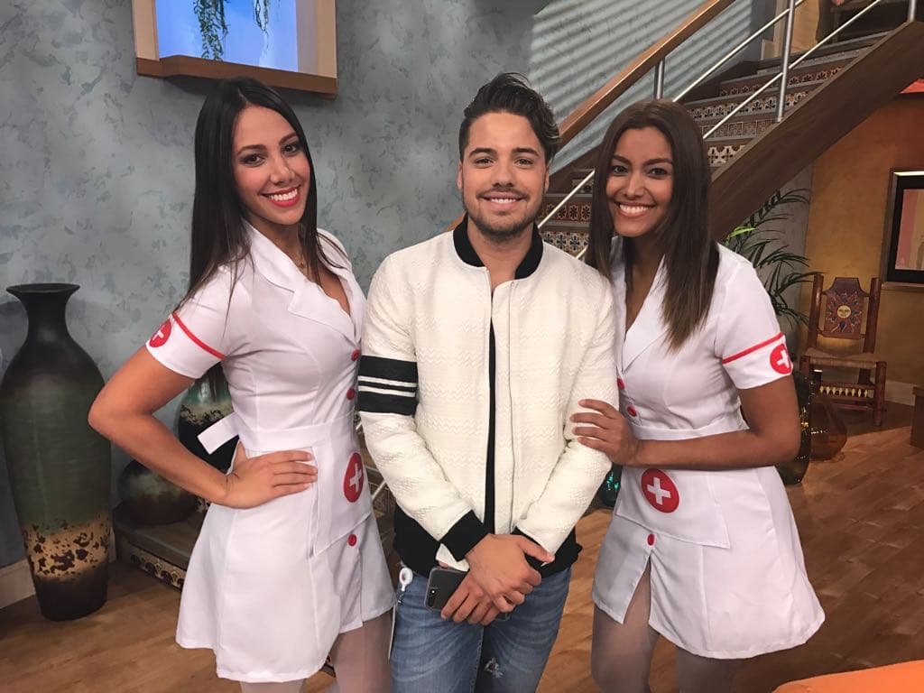 William Valdes se sentía un poco enfermo y se dejó consentir por las enfermeras.