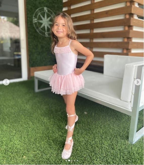Cristy Bernal, esposa de Alan, nos regaló tiernas imágenes de Michelle con su vestuario de ballet.