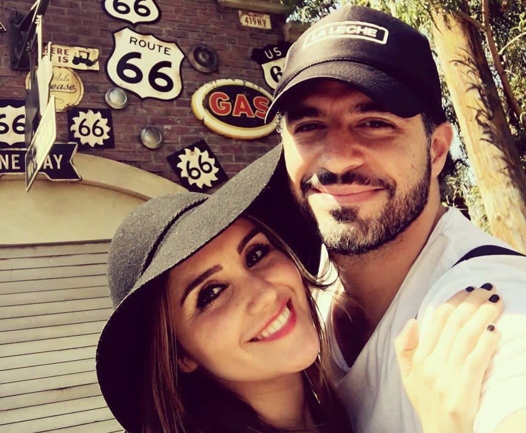 Reconoció que una boda es un momento "muy personal" sin embargo, confirmó que sí compartirán "algo" con los medios de comunicación.