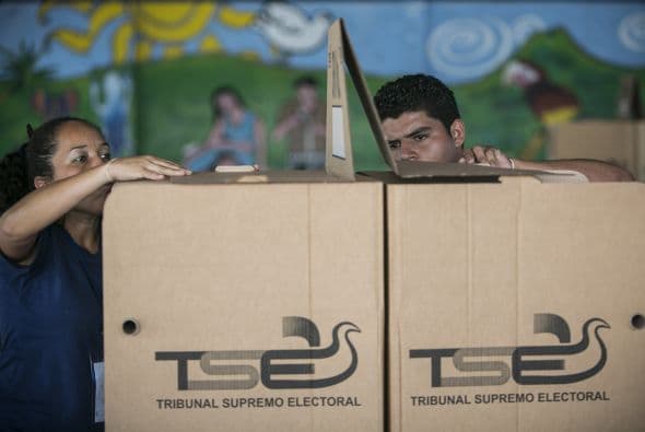 El presidente del Tribunal Supremo Electoral (TSE), Eugenio Chicas, inauguró la jornada de votación en un acto celebrado en el Museo Nacional de Antropología en San Salvador.