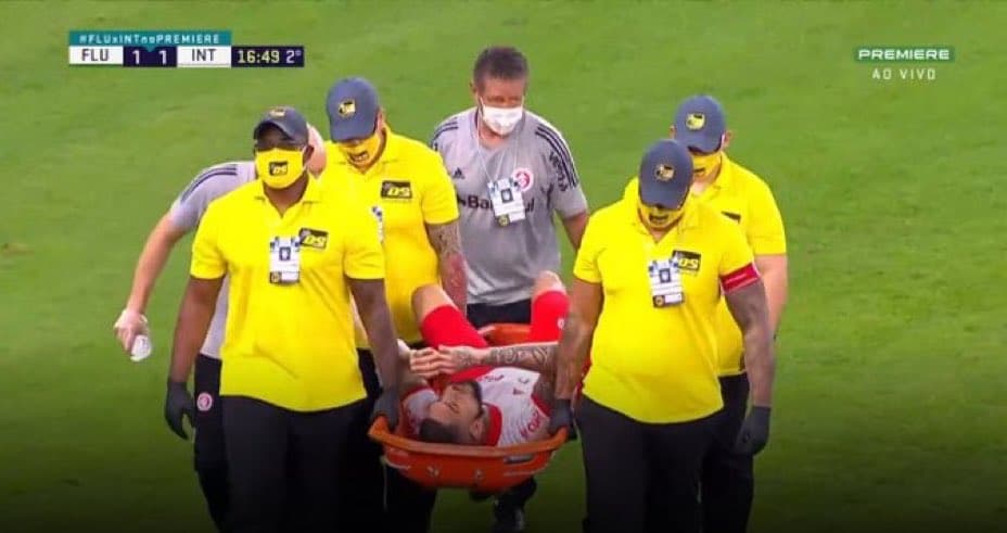 Paolo Guerrero anota contra Fluminense y sale lesionado en camilla