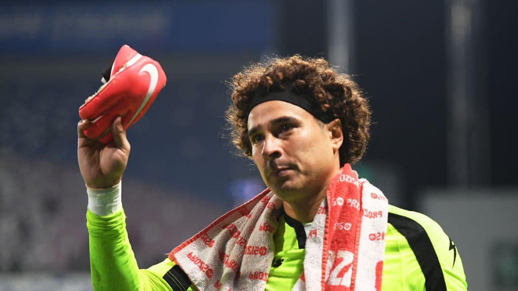 Guillermo Ochoa cierra el 2023 sin jugar con Salernitana