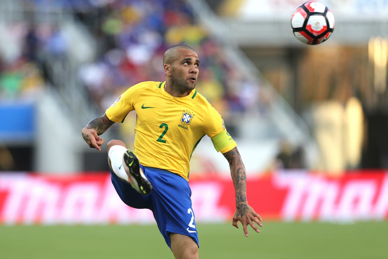 Dani Alves es oficialmente un nuevo jugador del Juventus