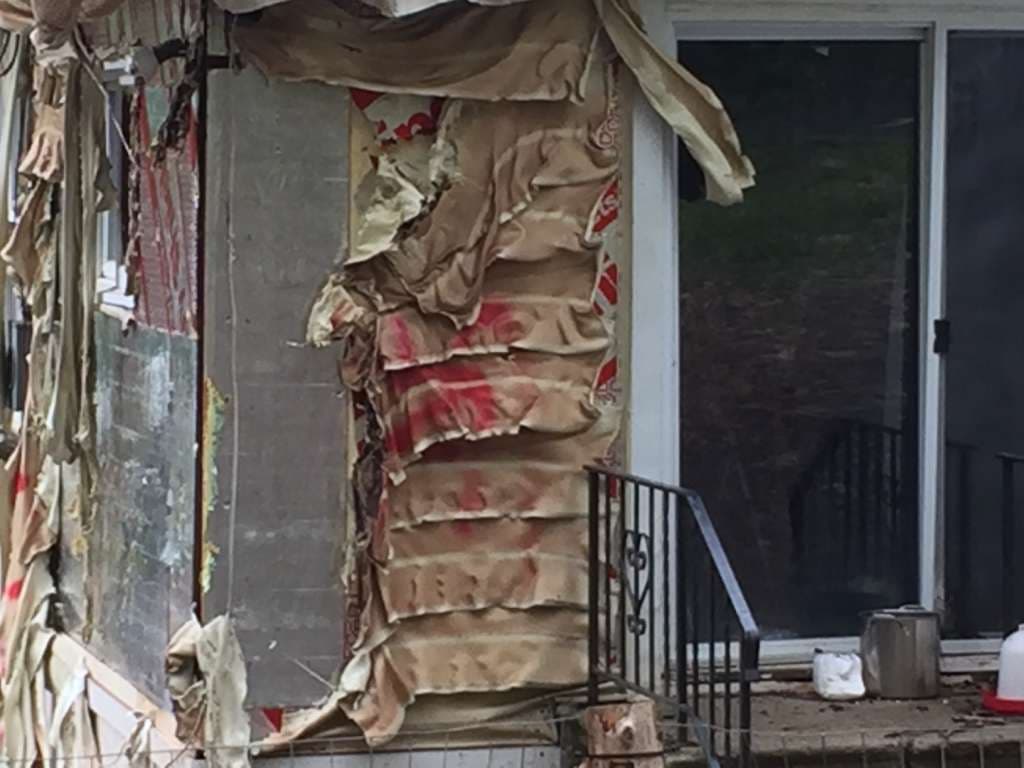 Pintan esvástica en casa de familia negra