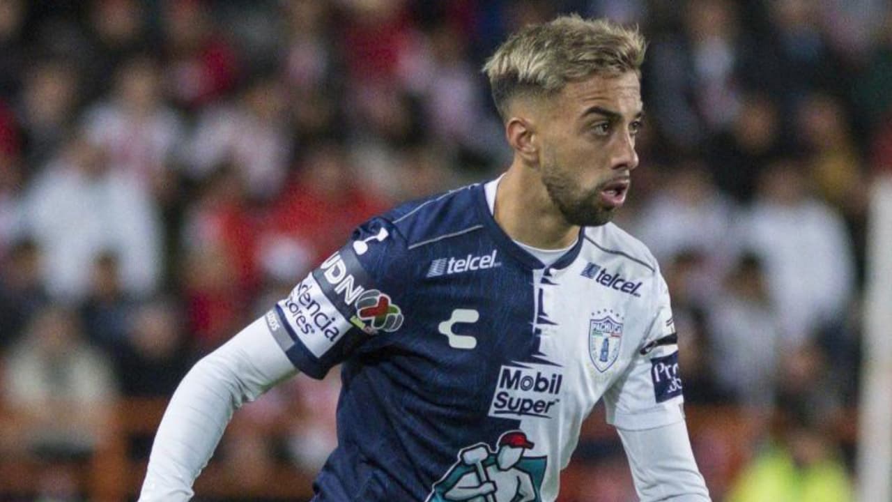  Cristian Souza paga apuesta y entrega ayuda a fundación