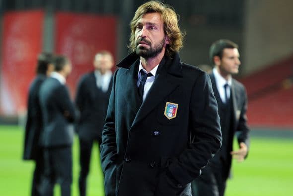 Este jugador siempre lleva atuendos muy clásicos, su ‘look’ de barba y cabello largo son su rasgo característico que va muy bien con su forma de vestir.