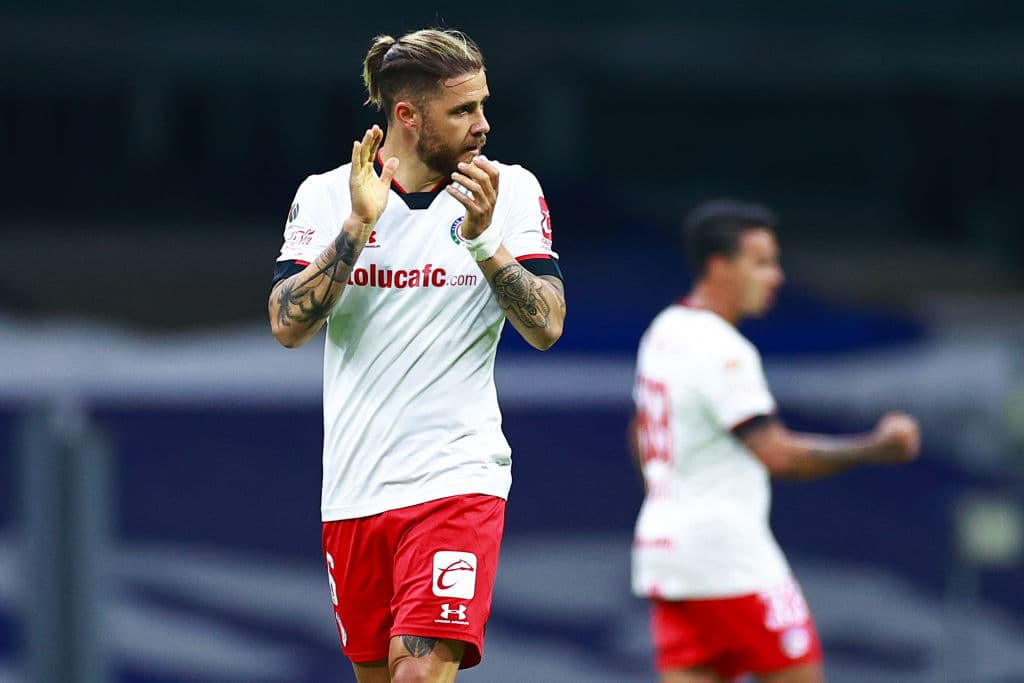 ‘Cabecita’ Rodríguez (6’) y ‘Piojo’ Alvarado (27’) hicieron los primeros dos para La Máquina. Barbieri (44’) descontaba y Canelo (45+2’) emparejaba desde los once pasos. Ya en la segunda mitad, Matías Fernández (63’) retomó la ventaja para los locales. En la J8, Cruz Azul visitará León y Toluca recibirá al Atlas.