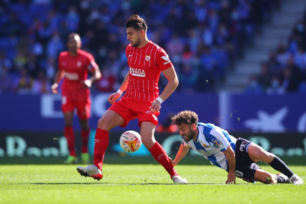 Sevilla y Espanyol empatan durante la Jornada 25 en La Liga con marcador 1-1. Rafa Mir abrió el marcador al minuto 36’ a favor de la visita, pero fue en la segunda mitad cuando Sergi Darder igualó el encuentro a los 50’; Jesús ‘Tecatito’ Corona fue titular y participó 70 minutos.