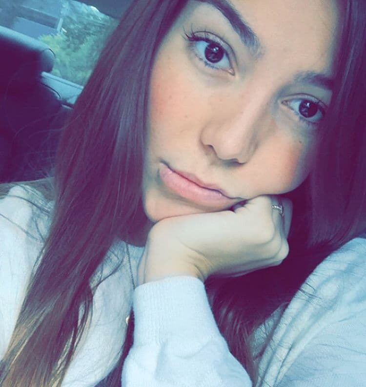 Gustavo Adolfo Infante la cuestionó si alguno de los individuos la violó:
<b>"Sí"</b>, y afirmó que
<b>de esa manera perdió la virginidad.</b>
<br>