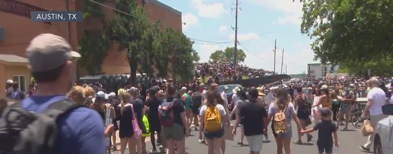 Se espera que las protestas continuarán los próximos días.