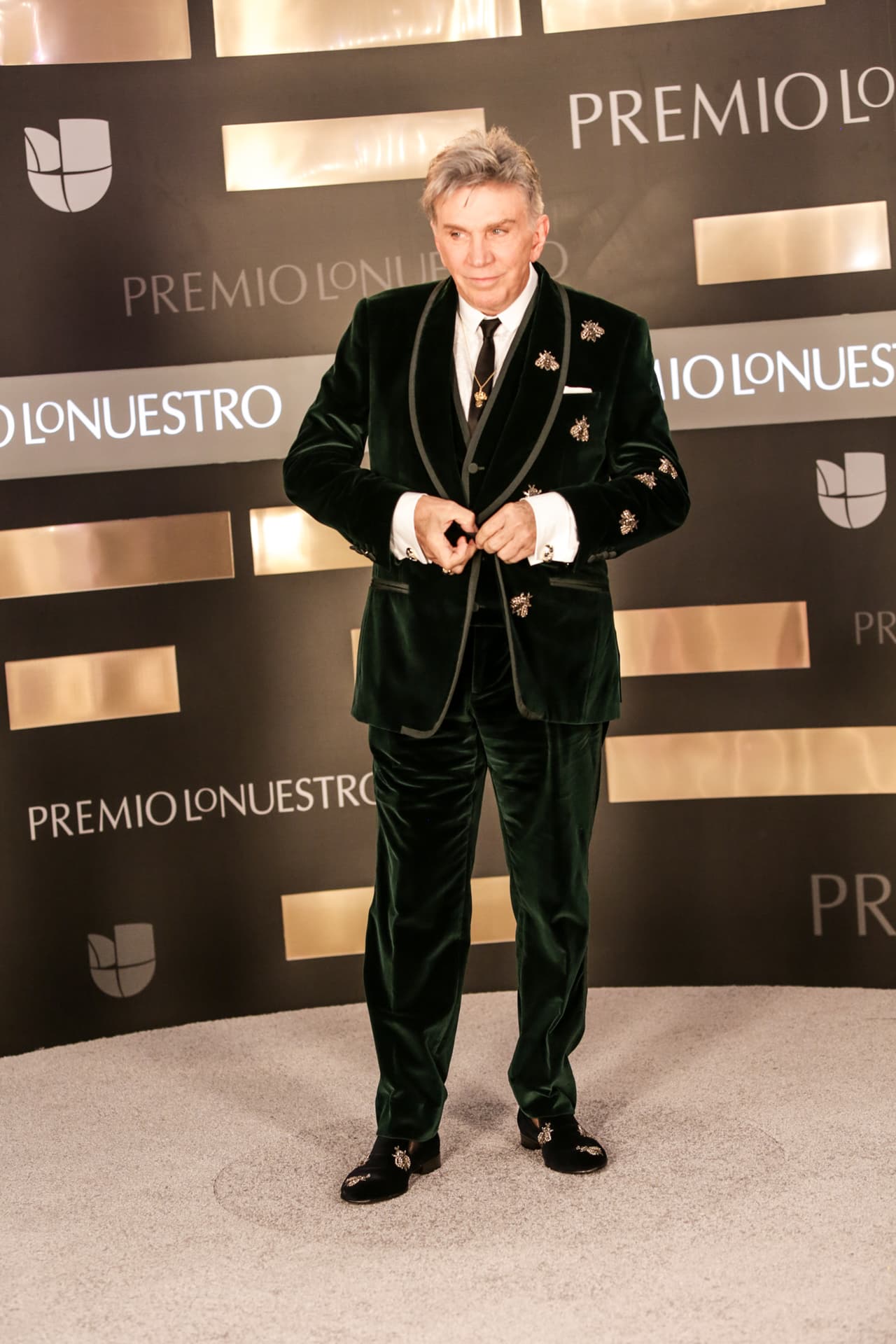 ¿Acaso Osmel es tan dulce que atrae a las abejas?