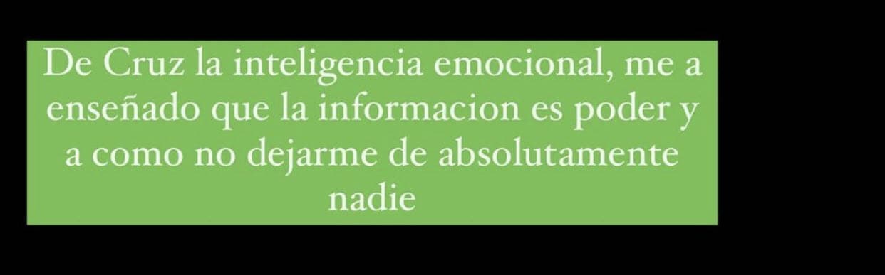 Sobre Cruz Martínez, dijo que le heredó 
<b><a href="https://www.univision.com/famosos/hija-arturo-carmona-alicia-villarreal-revela-padrastro-cruz-martinez-marco-su-vida-fotos" target="_blank">"la inteligencia emocional", </a></b>que le enseñó a "que la información es poder" y a "no dejarse absolutamente de nadie".
<br>
