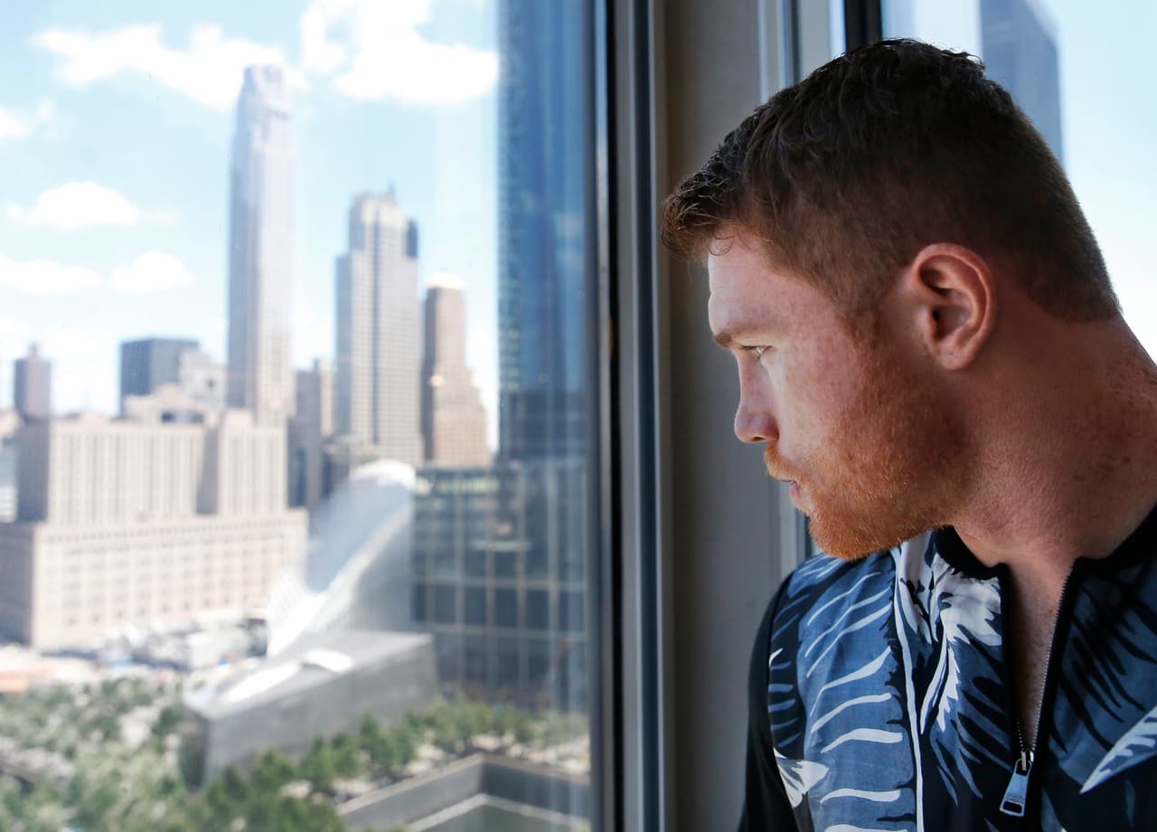 En 2017 nació la rivalidad con el mexicano Saúl Álvarez. Para el combate celebrado el 16 de septiembre, Canelo llegó con las victorias sobre Miguel Cotto, Amir Khan y Julio César Chávez Jr.