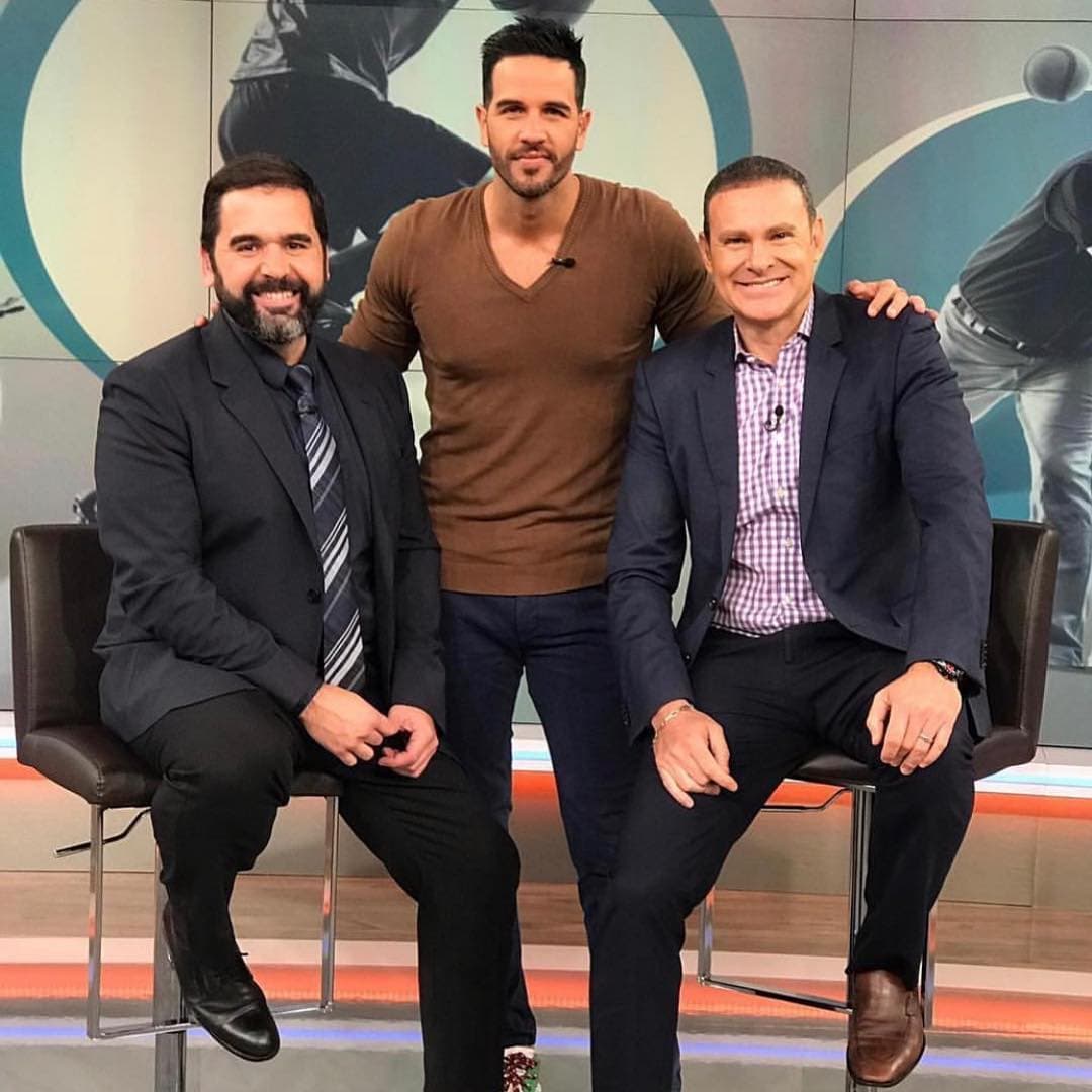 Albert descubrió su gusto por presentar el estado del tiempo cuando era estudiante de Geografía y Climatología. Inició su trayectoria en medios de comunicación cuando hizo una prueba para radio y quedó seleccionado; después de trabajar muy duro lo contactaron de una televisora en Madrid y posteriormente de Univision Dallas.
<br>