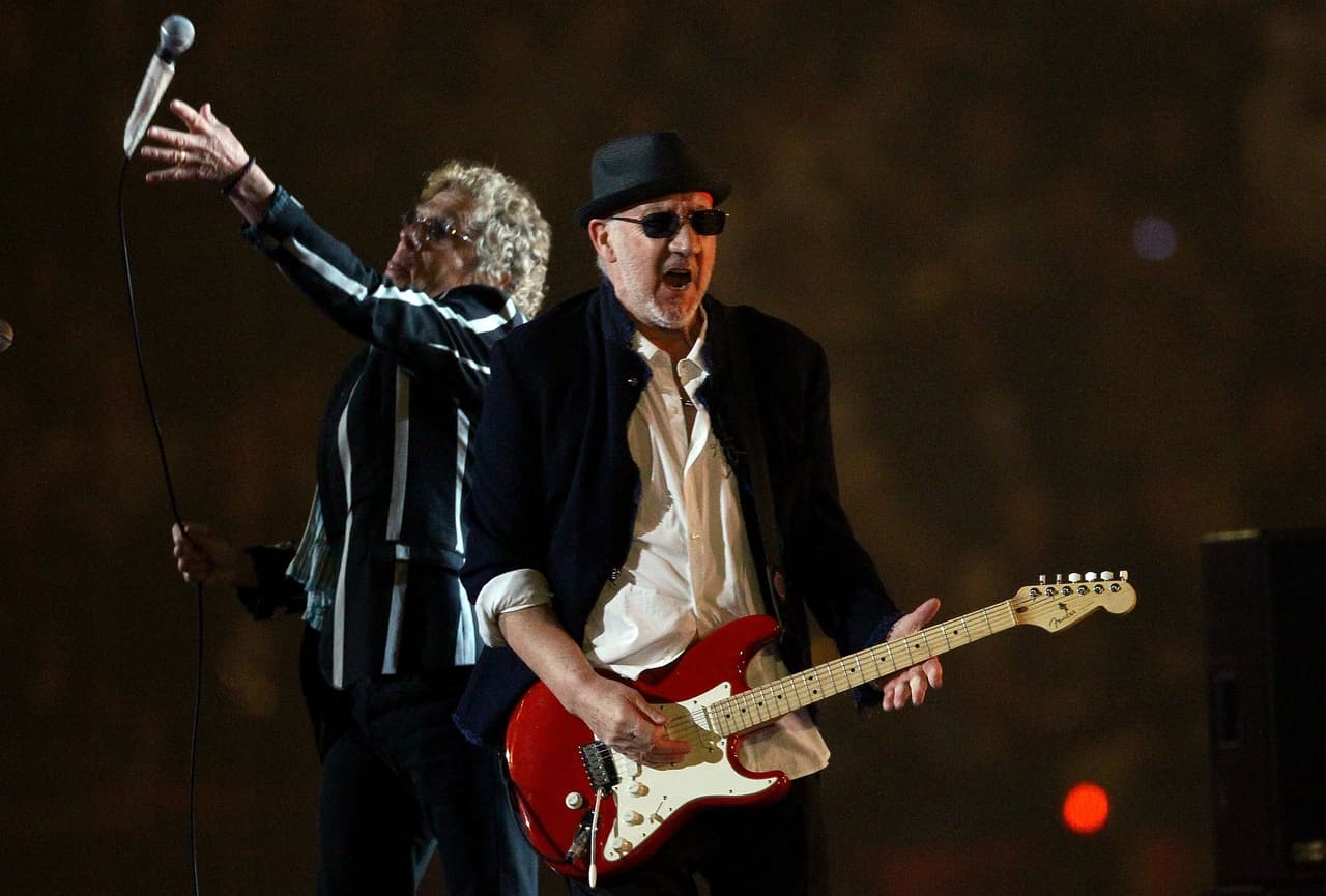 El 2010 tuvo de nuevo a unos veteranos del rock en escena: The Who le imprimió su característica energía al show.