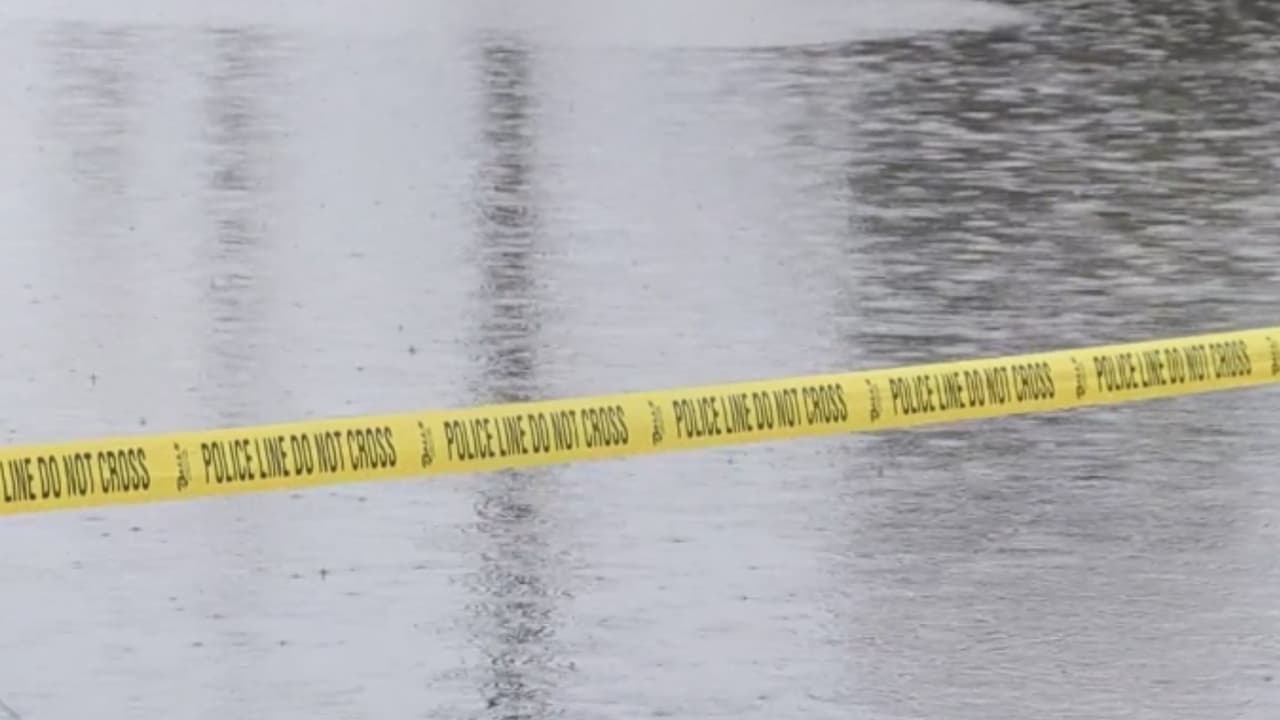 Esto es lo que debes hacer en caso de quedar atrapado en una calle inundada