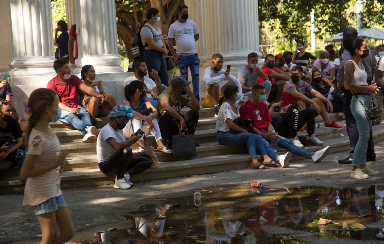 La visa de tránsito se otorga con una vigencia de hasta 24 horas y es solo para permanecer en el área internacional del aeropuerto de Panamá.