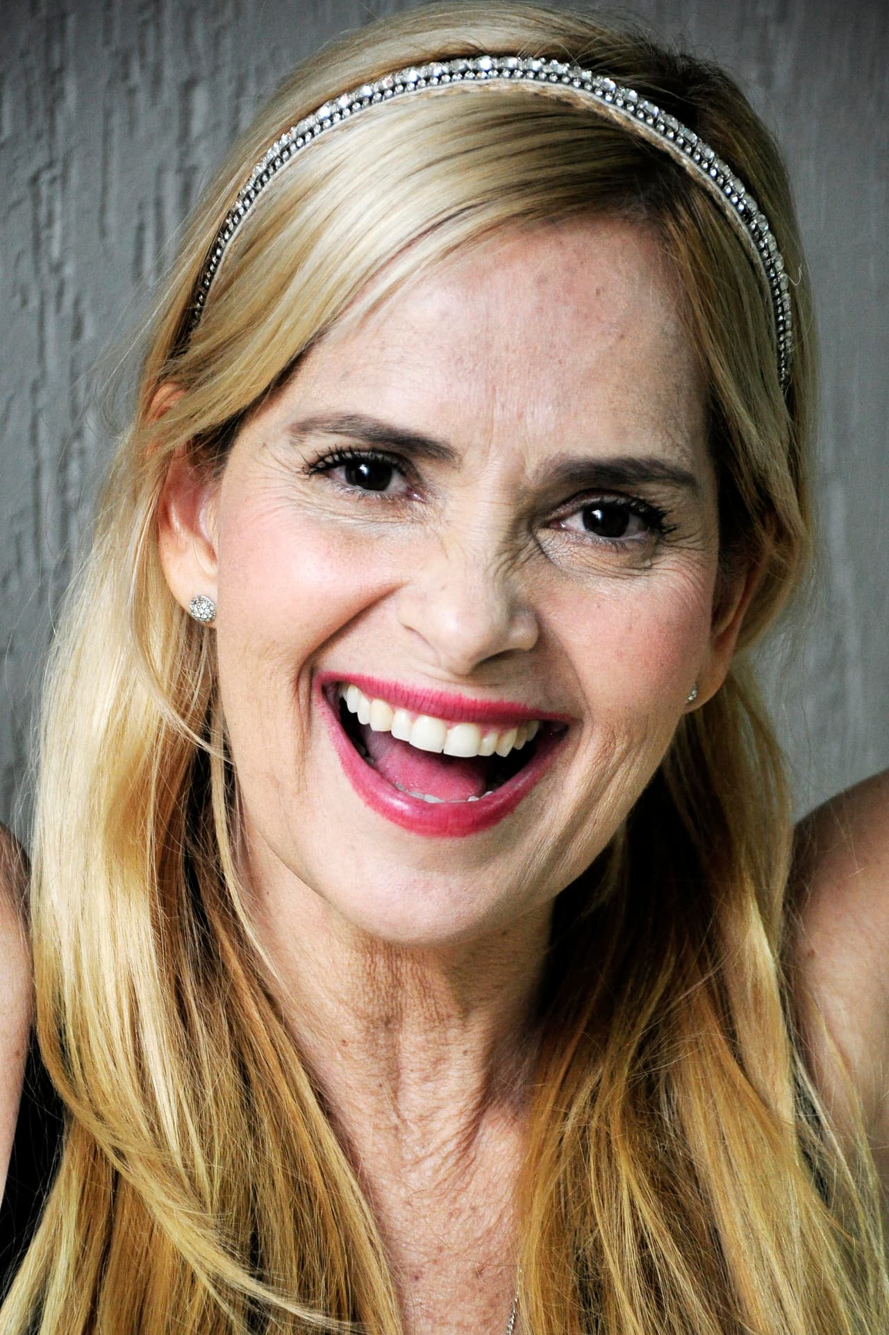 Su primer protagónico llegó con la telenovela 'Azucena' en 1984. Ese mismo año recibió la oportunidad que la lanzó al estrellato: estelarizó 'Topacio' junto a Víctor Cámara.