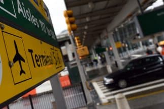 Intensas lluvias en Nueva York provocan cancelaciones y retrasos de vuelos